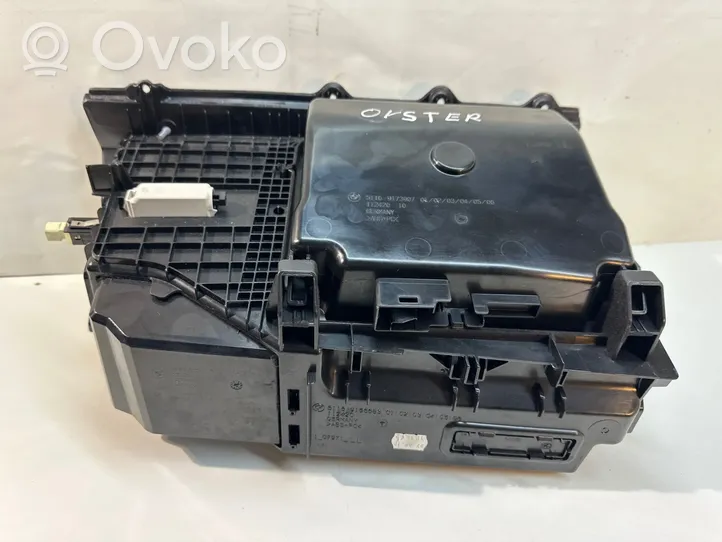 BMW 5 F10 F11 Glove box set 9173907