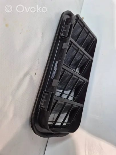 Volkswagen Tiguan Quarter panel pressure vent 