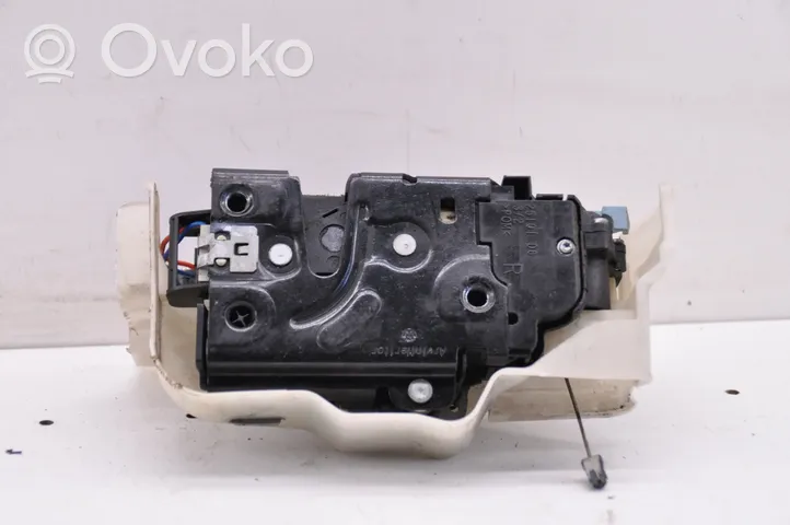 Volkswagen Touran II Front door lock 3D2837016AB