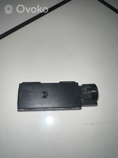 Skoda Fabia Mk3 (NJ) Connecteur/prise USB 5Q0035726M