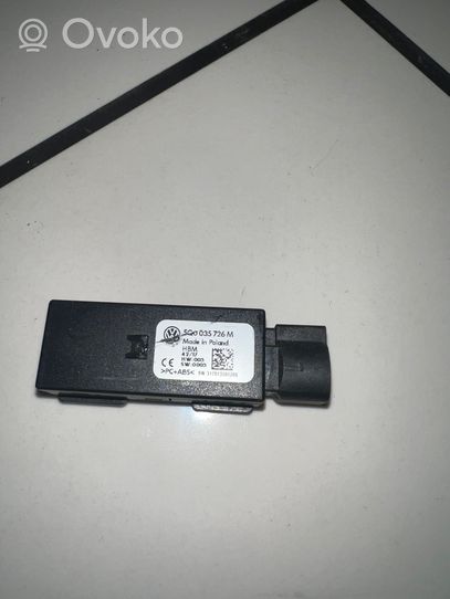 Skoda Fabia Mk3 (NJ) USB-pistokeliitin 5Q0035726M