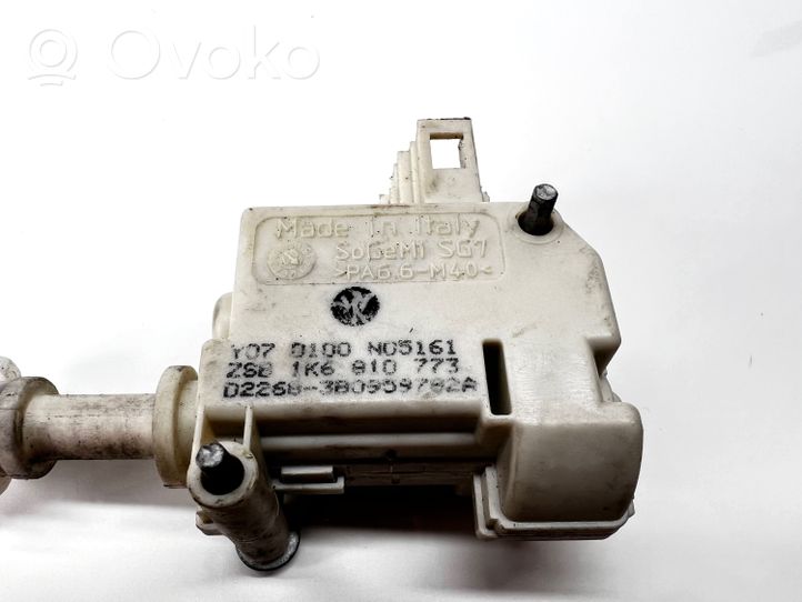 Volkswagen Golf V Motorino del tappo del serbatoio del carburante 3B0959782A