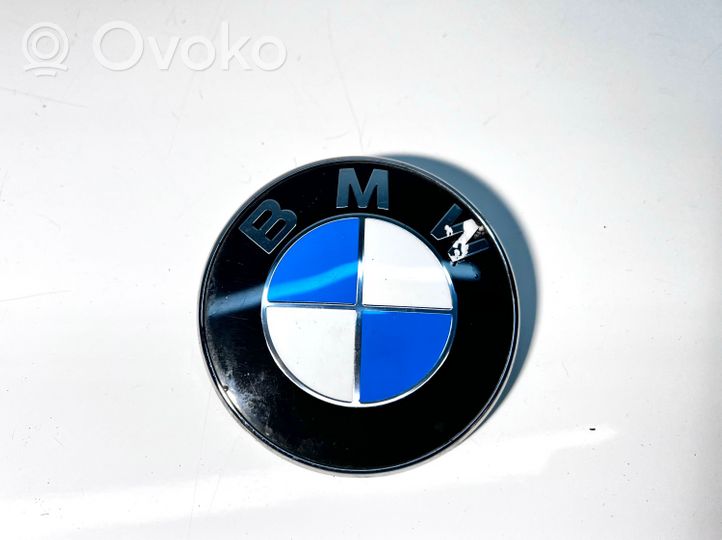 BMW 3 F30 F35 F31 Mostrina con logo/emblema della casa automobilistica 8219237