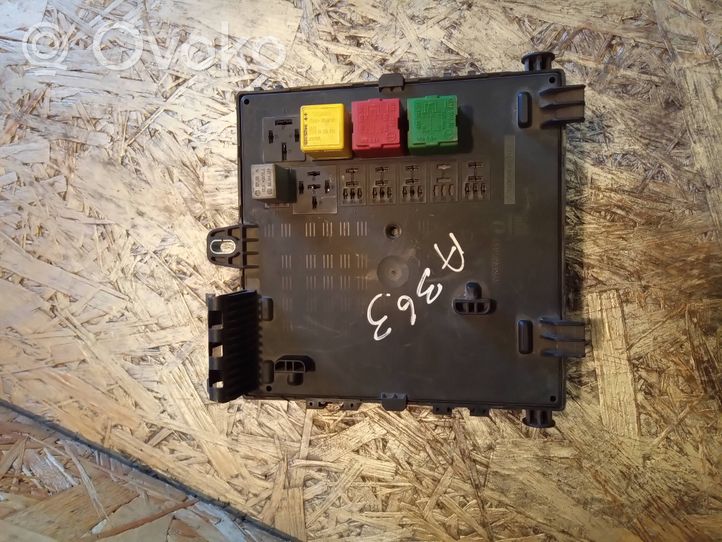 Opel Vectra C Module de fusibles 13170893