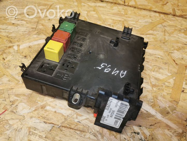 Opel Vectra C Module de fusibles 13112912