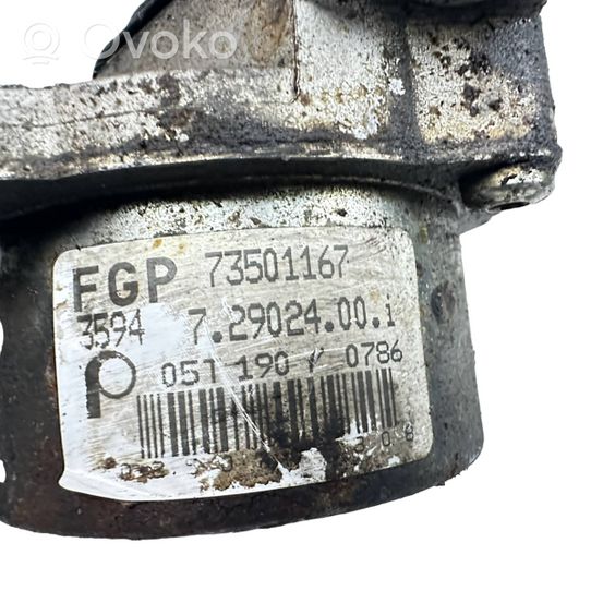 Opel Corsa C Pompe à vide 73501167