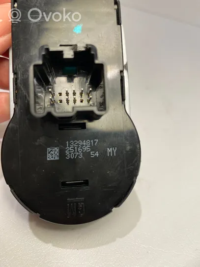 Opel Zafira C Light switch 13294817