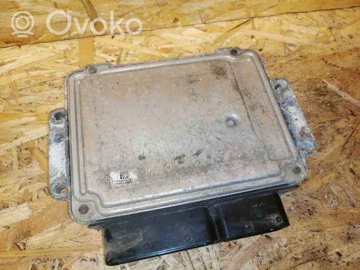 Opel Zafira B Dzinēja vadības bloks 55205621