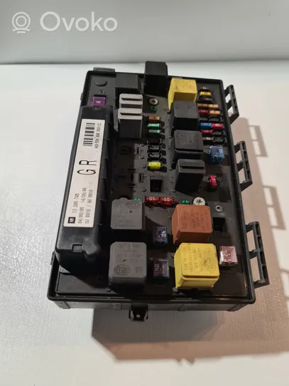 Opel Zafira B Fuse module 13206745