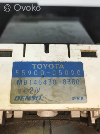 Toyota Avensis T220 Ilmastointi-/lämmityslaitteen säätimen kehys 5590005090