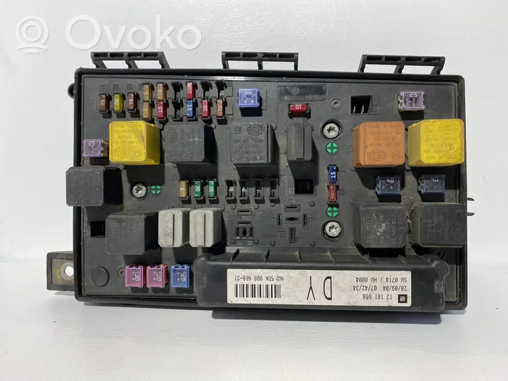 Opel Astra H Fuse module 13181658