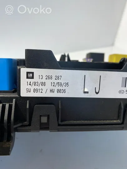 Opel Astra H Module de fusibles 13268287