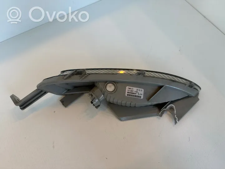 Opel Astra J Kierunkowskaz przedni 13367142