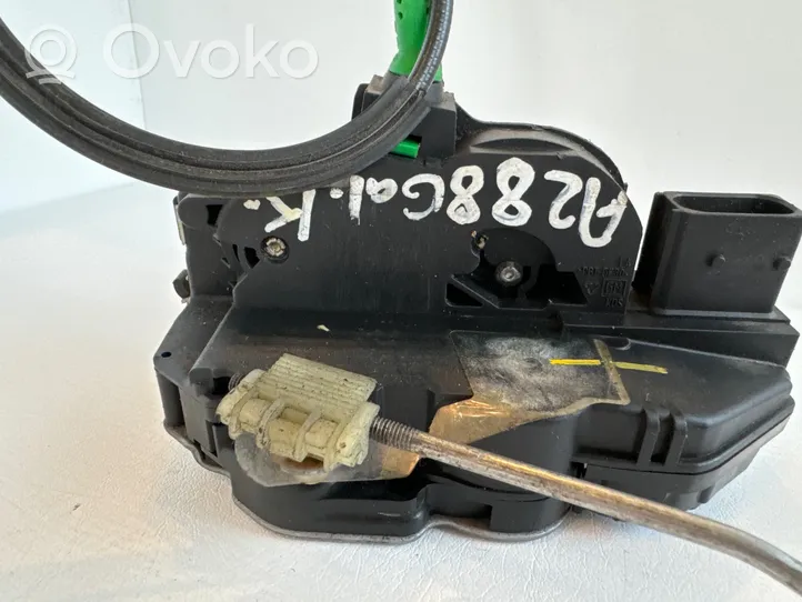 Opel Astra J Rear door lock 3023881