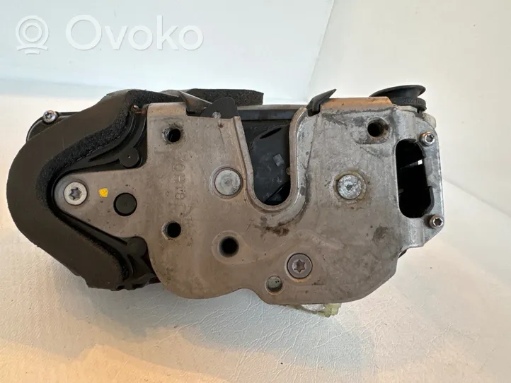 Opel Insignia A Zamek drzwi tylnych 3023881