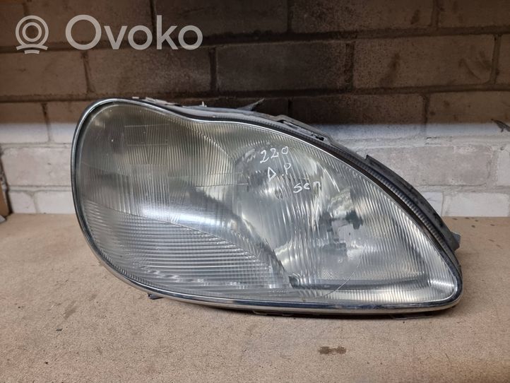 Mercedes-Benz S W220 Lampa przednia A2208200861