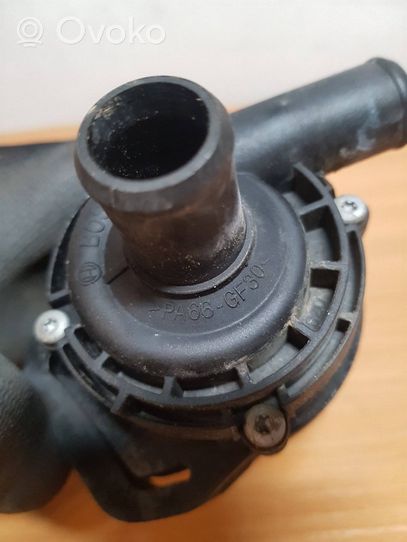 Mercedes-Benz GL X166 Pompe à eau de liquide de refroidissement A0525453826