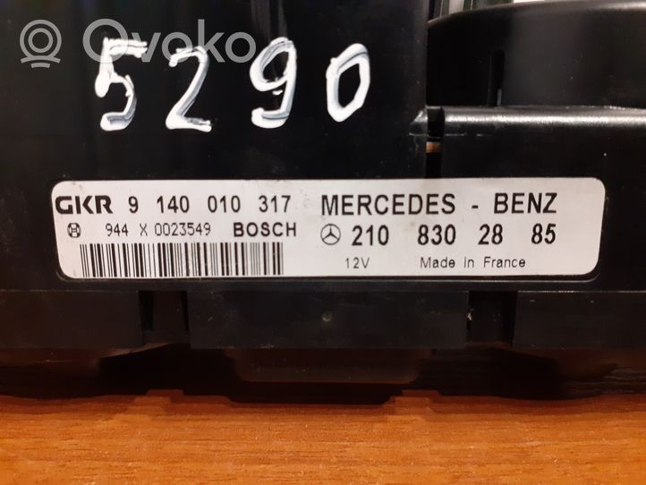 Mercedes-Benz E W210 Interrupteur ventilateur 2108302885