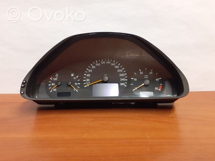 Mercedes-Benz E W210 Geschwindigkeitsmesser Cockpit 87001357