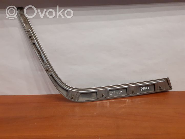 Mercedes-Benz E W210 Grill / Wlot powietrza błotnika przedniego 2108800536