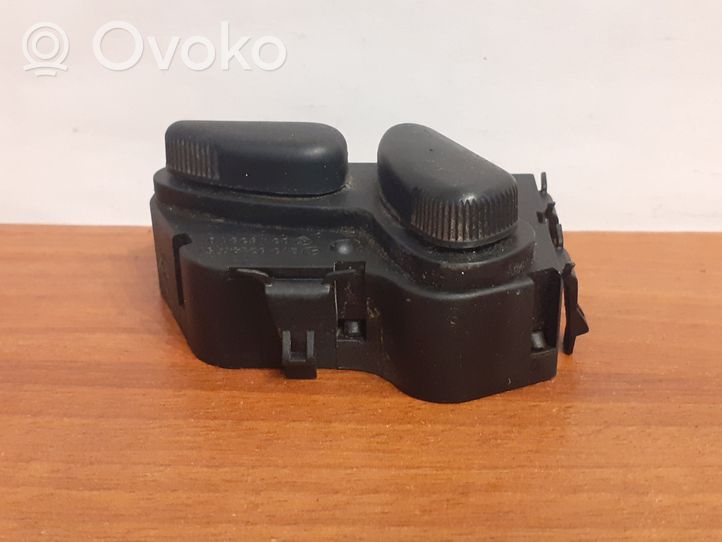 Mercedes-Benz E W210 Seat memory switch 2108213751