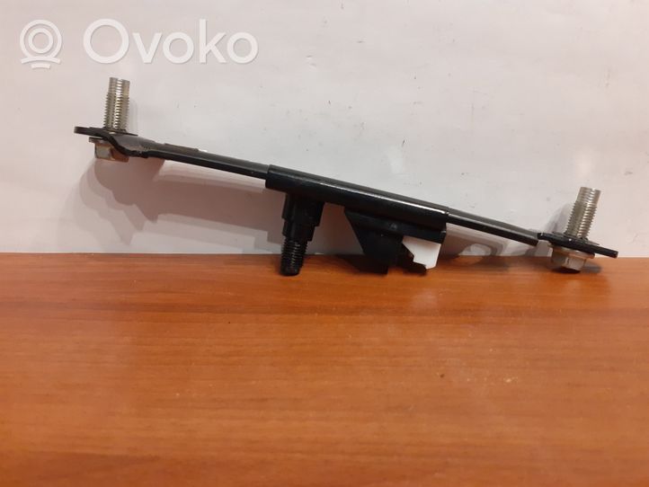 Nissan Qashqai Silniczek regulacji pasów bezpieczeństwa 308205999