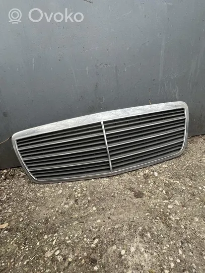 Mercedes-Benz E W210 Front bumper upper radiator grill 2108800583