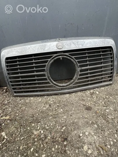 Mercedes-Benz E W124 Maskownica / Grill / Atrapa górna chłodnicy F118