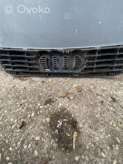 Audi A6 S6 C5 4B Grotelės viršutinės 4B0853651A