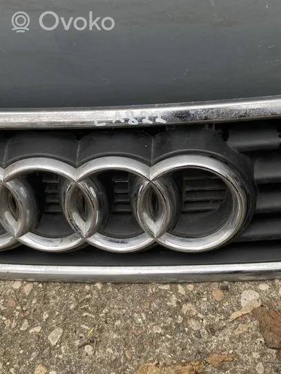 Audi A6 S6 C5 4B Grotelės viršutinės 4B0853651A