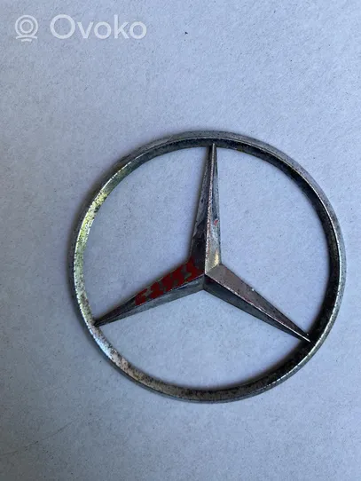 Mercedes-Benz E W210 Logo, emblème, badge E2555