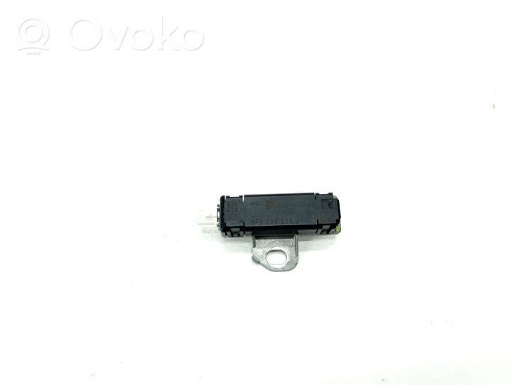 Audi A5 8T 8F Antenas pastiprinātājs 8F0035225J