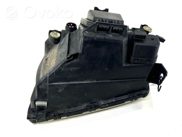 Audi A4 S4 B5 8D Lampa przednia 