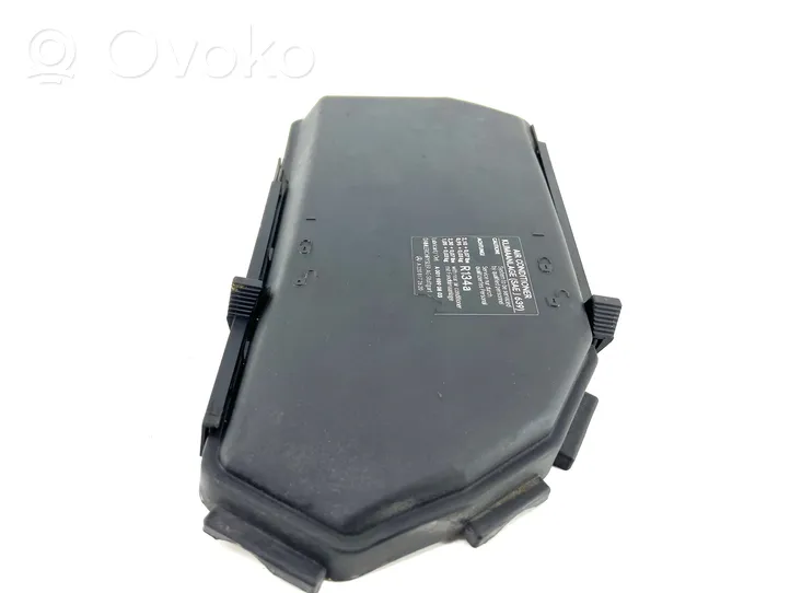 Mercedes-Benz S W220 Fuse box cover 2205400182