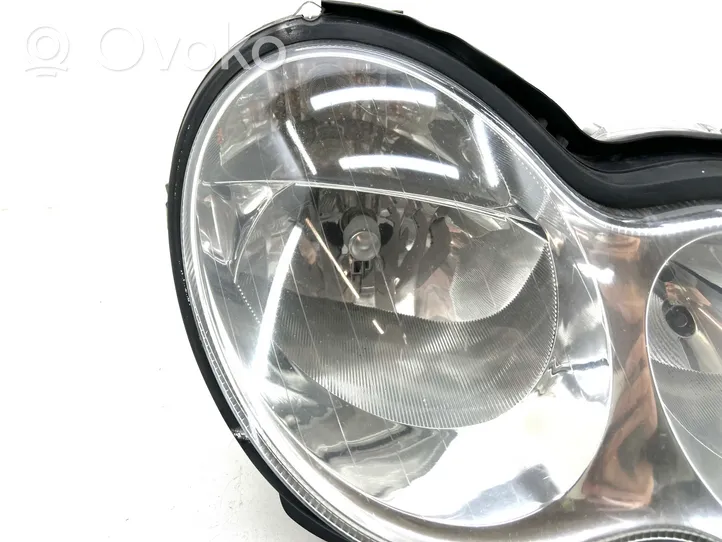 Mercedes-Benz C W203 Lampa przednia A2038260291