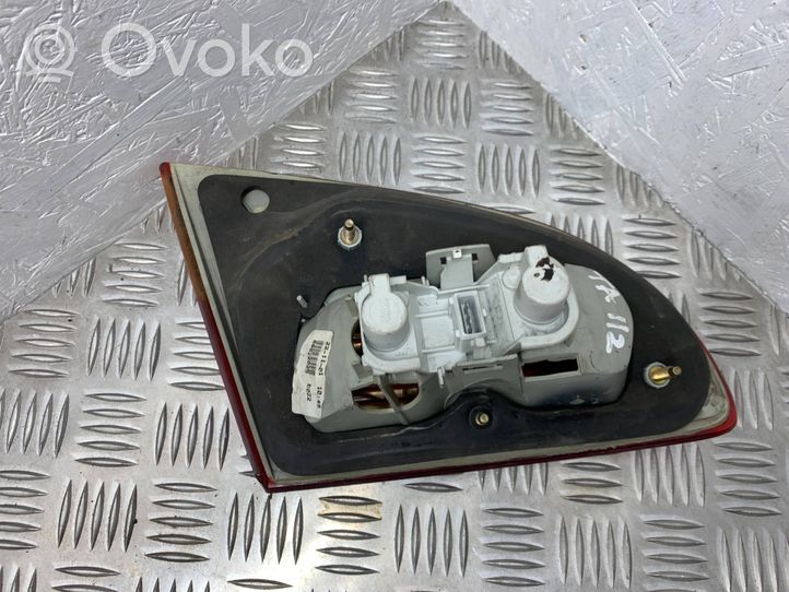 Toyota Avensis T220 Luci posteriori del portellone del bagagliaio 89022025