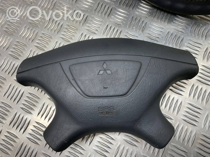 Mitsubishi Space Wagon Volant 6628053420