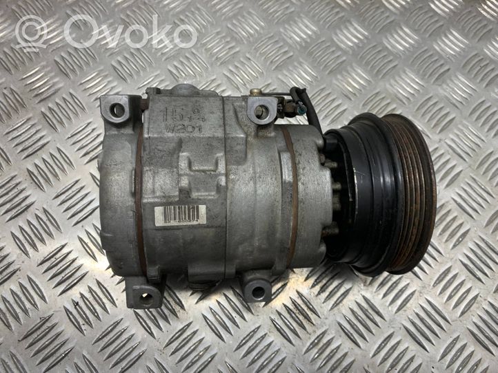 Toyota Avensis T220 Ilmastointilaitteen kompressorin pumppu (A/C) 4472203435