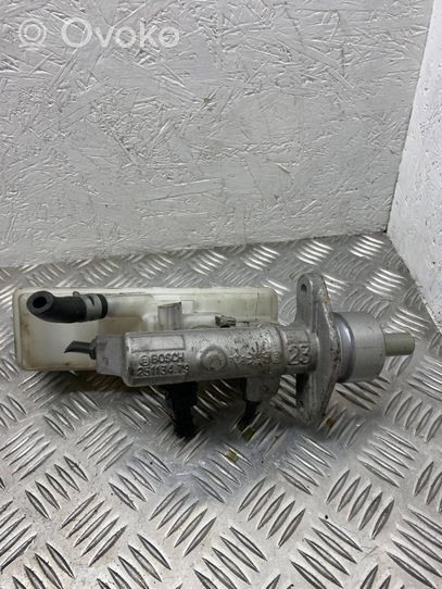 Toyota Avensis T250 Główny cylinder hamulca 25113479