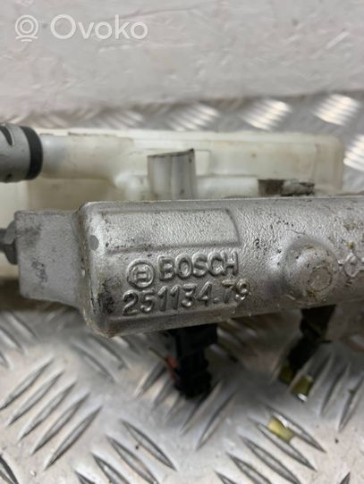 Toyota Avensis T250 Główny cylinder hamulca 25113479