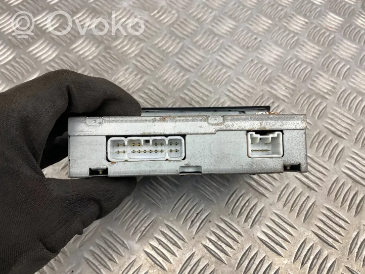 Toyota Yaris Radio/CD/DVD/GPS-pääyksikkö e13020961