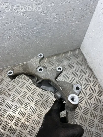 KIA Sorento A/C compressor mount bracket 