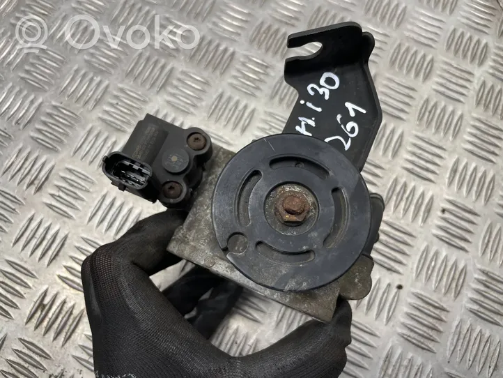 Hyundai i30 Throttle valve 351002B000