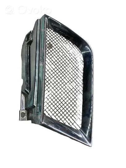 Mitsubishi L200 Grille de calandre avant M1SC2301