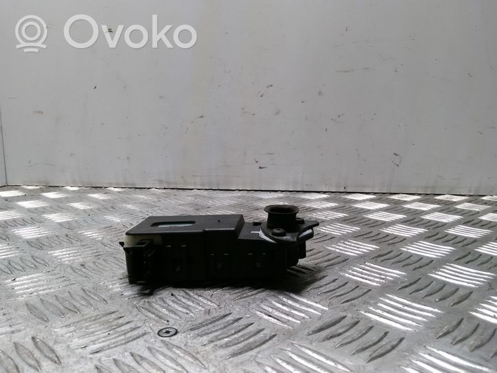 Volvo V50 Siłownik klapki wlewu paliwa 30716754