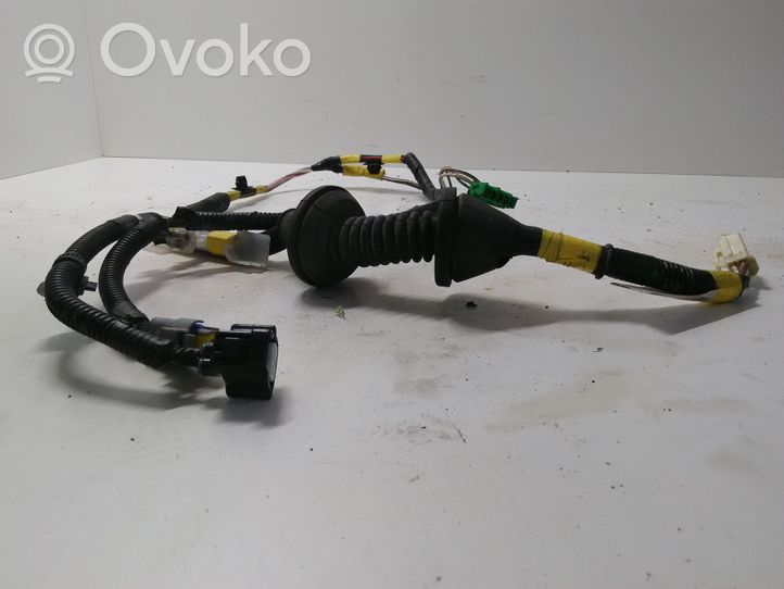 Toyota Aygo AB10 Wiązka przewodów drzwi przednich 821510H010G