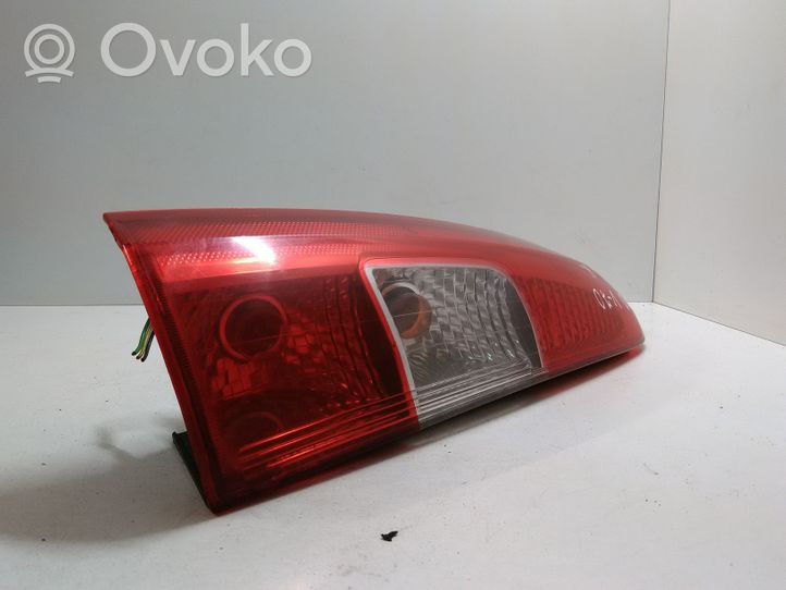Volvo V70 Aizmugurējais lukturis virsbūvē 160985