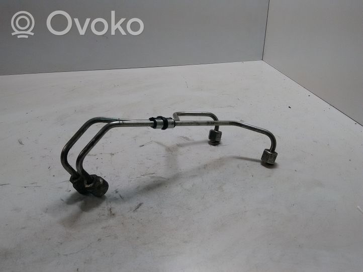 Volvo S60 Fuel injector supply line/pipe 