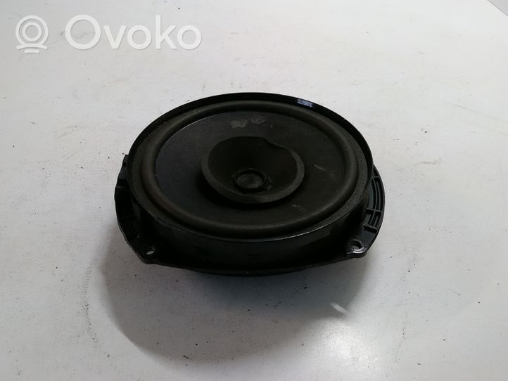 Seat Ibiza III (6L) Enceinte de porte arrière 6L0035411A