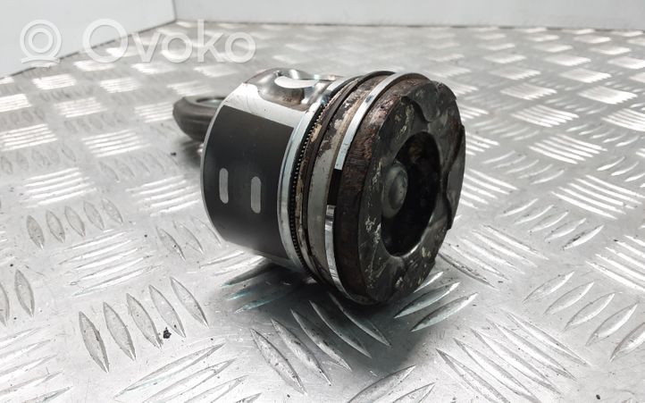 Peugeot 307 Piston avec bielle 